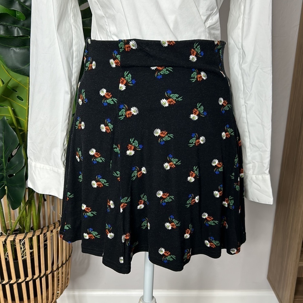 Topshop • floral stretch mini skater skirt
